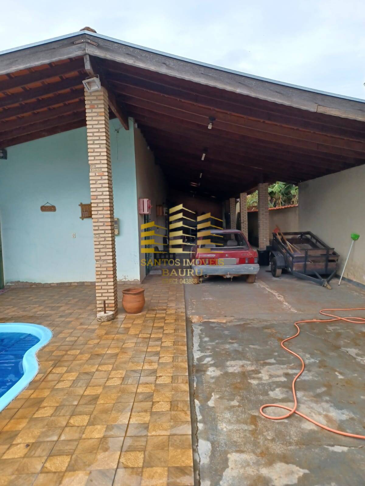 Casa à venda com 3 quartos, 240m² - Foto 1