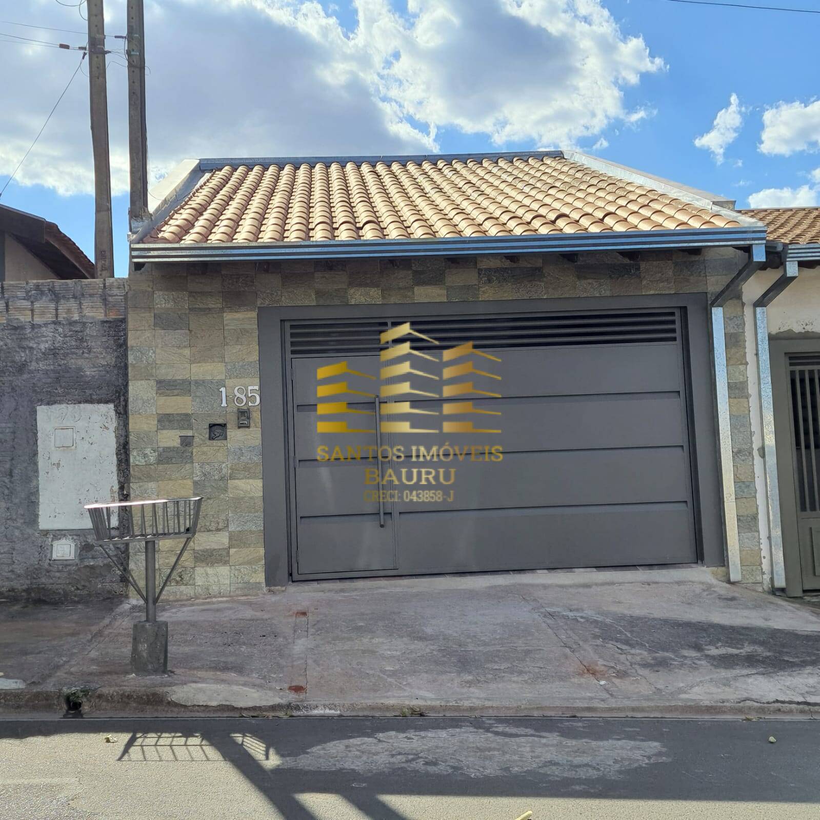 Casa à venda com 2 quartos, 100m² - Foto 1