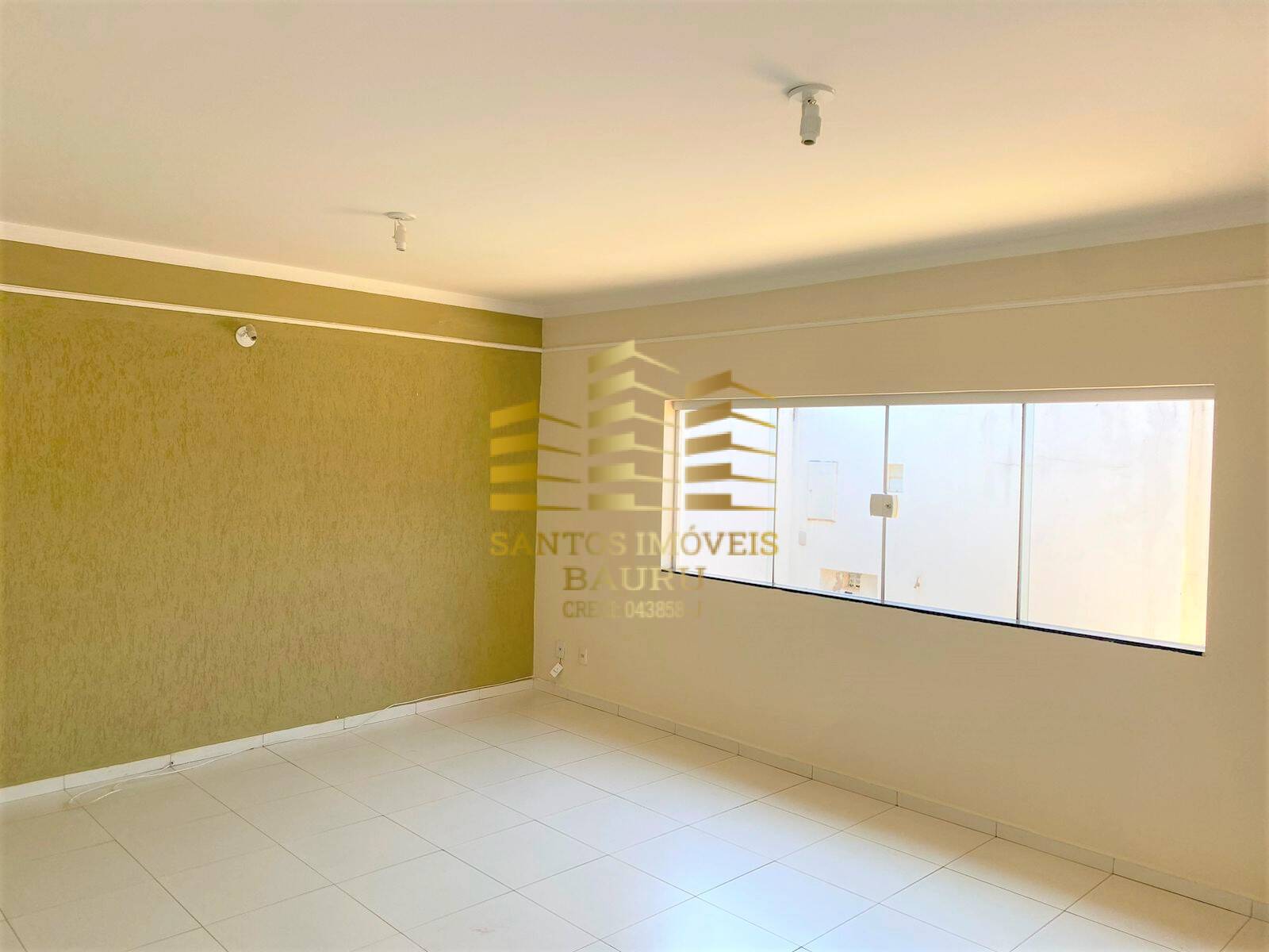 Casa à venda com 5 quartos, 200m² - Foto 1