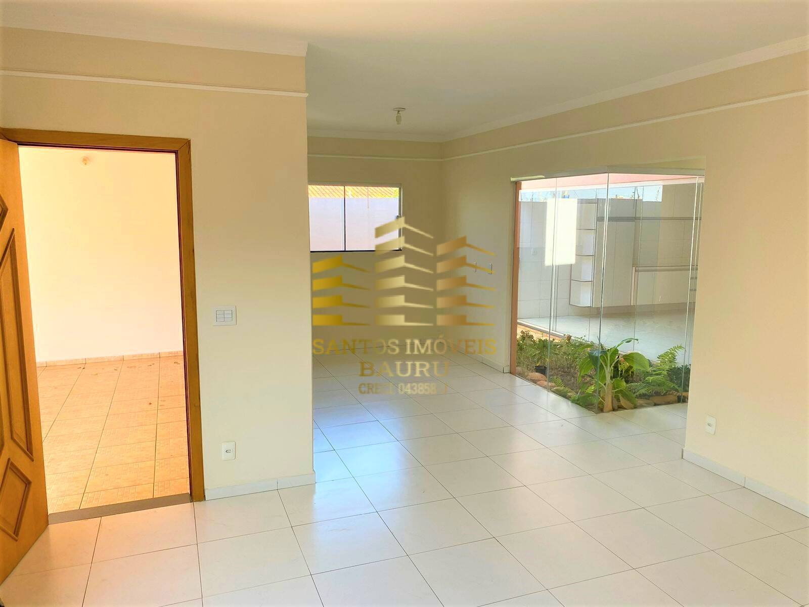 Casa à venda com 5 quartos, 200m² - Foto 2