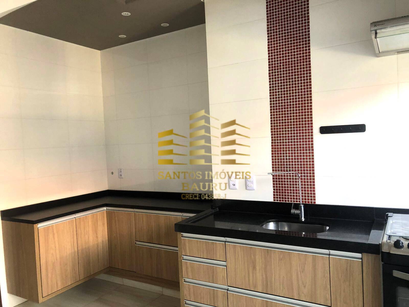 Sobrado à venda com 3 quartos, 190m² - Foto 1