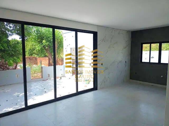 Casa à venda com 3 quartos, 200m² - Foto 1