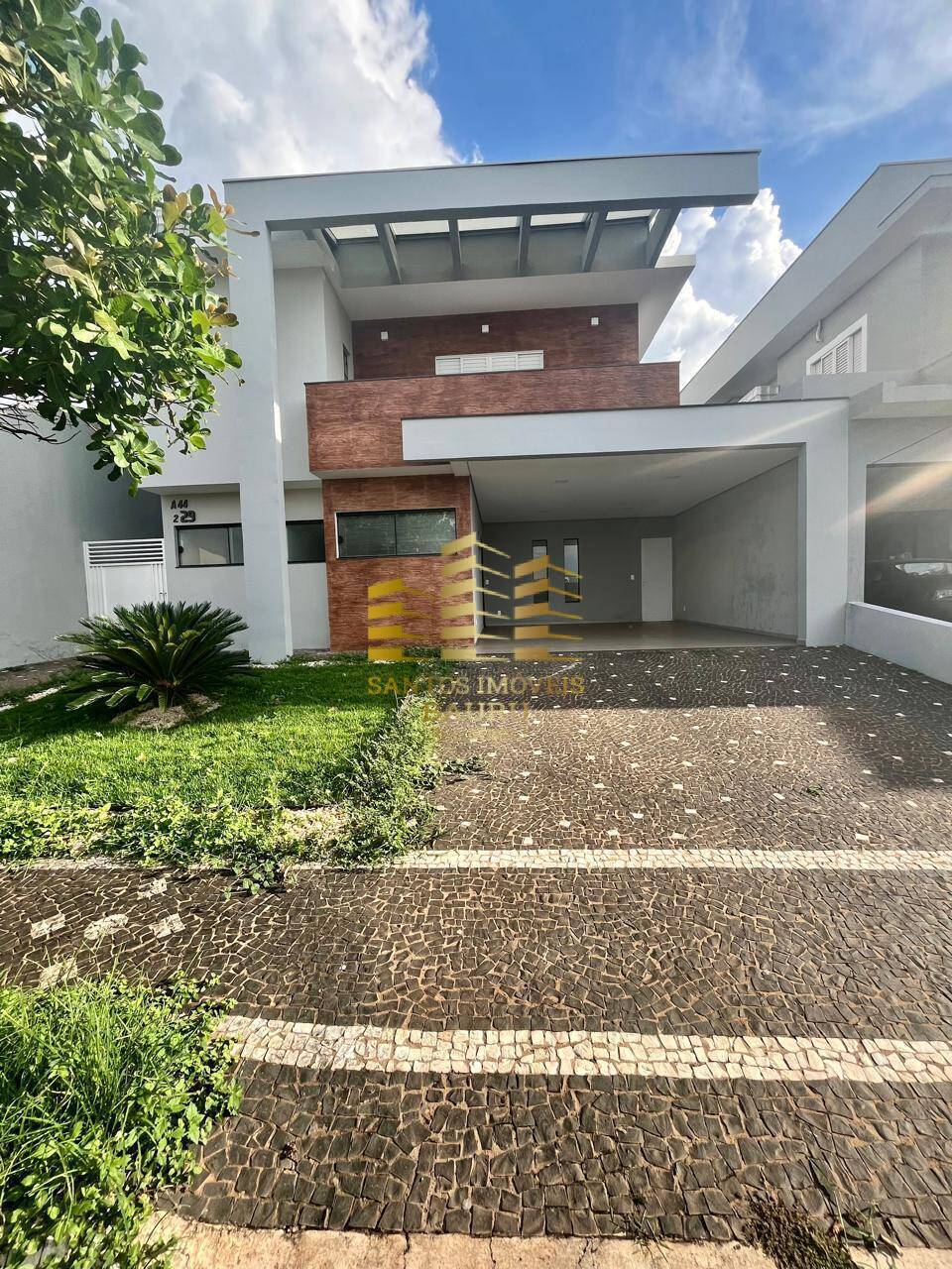 Casa de Condomínio à venda com 3 quartos, 296m² - Foto 1