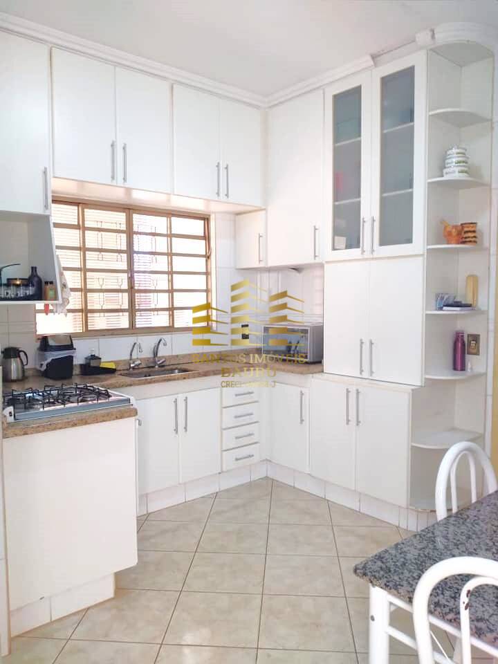 Casa à venda com 2 quartos, 87m² - Foto 1