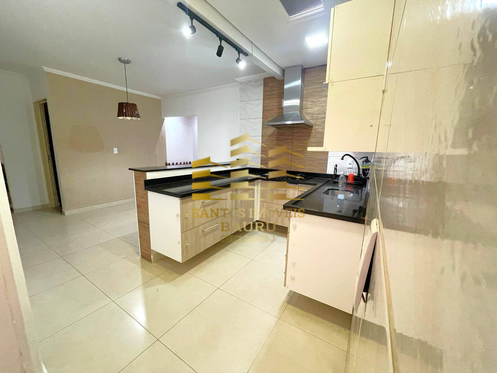 Casa à venda com 3 quartos, 160m² - Foto 1