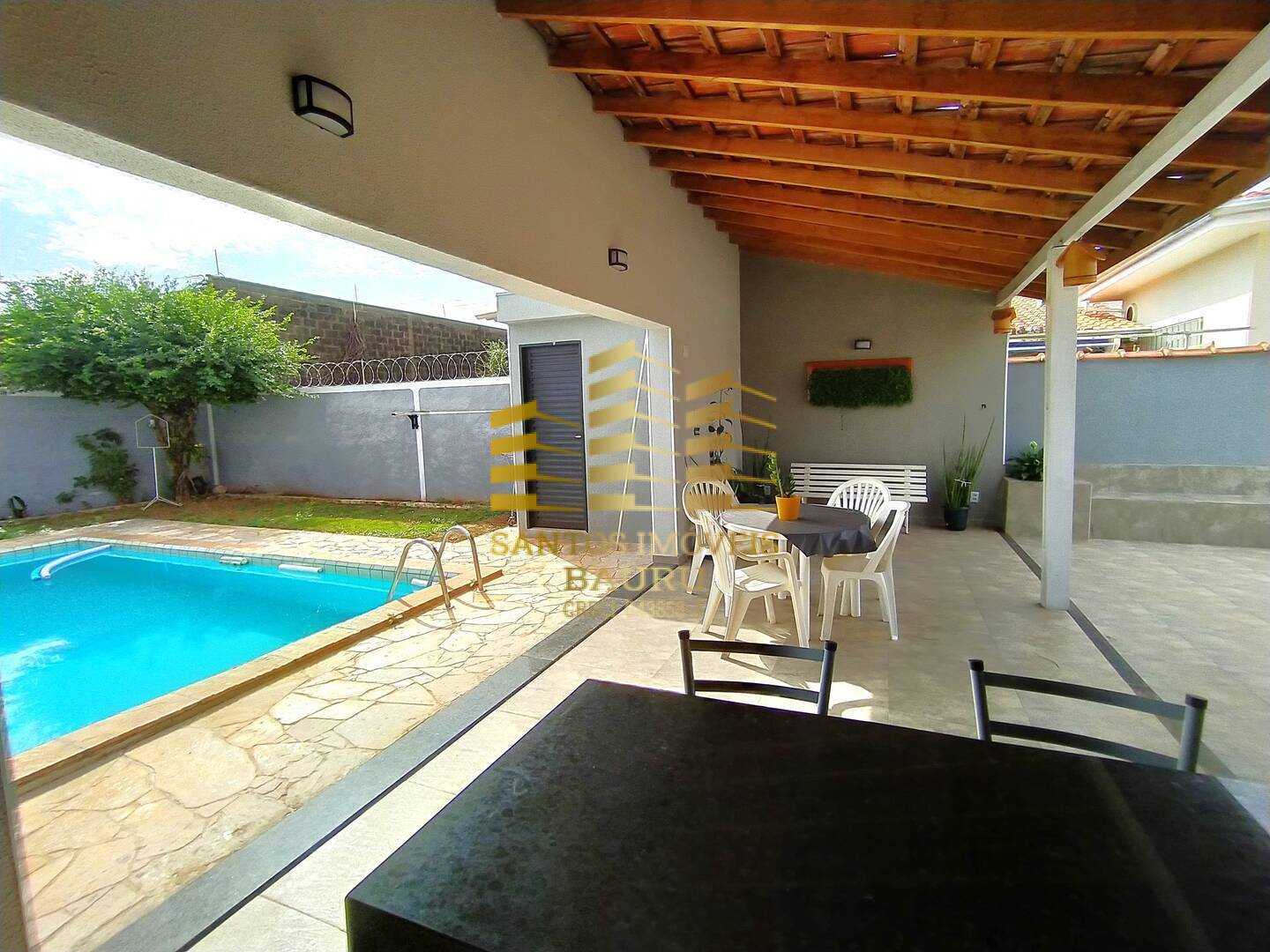 Casa à venda com 4 quartos, 182m² - Foto 3