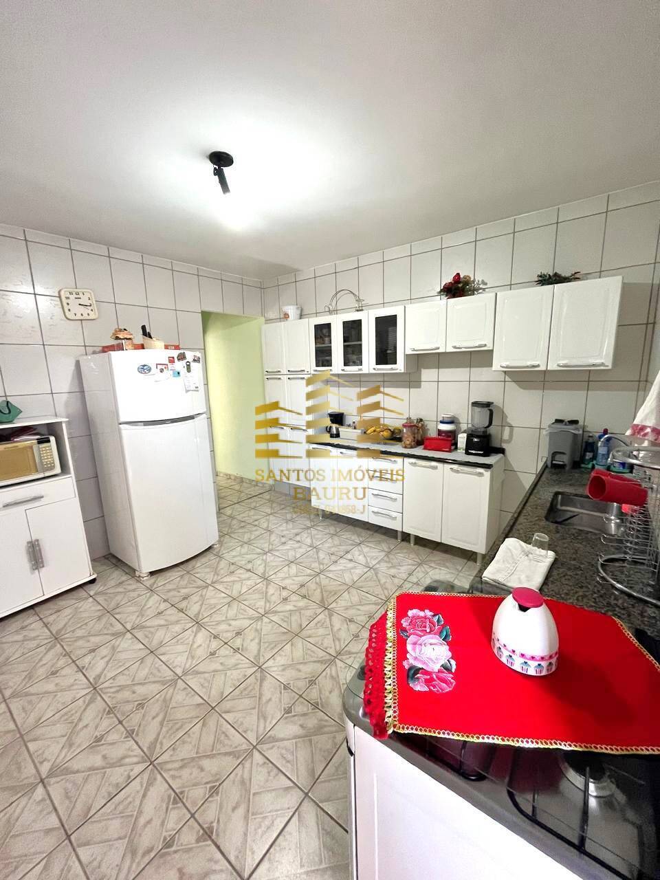 Casa à venda com 3 quartos, 130m² - Foto 1