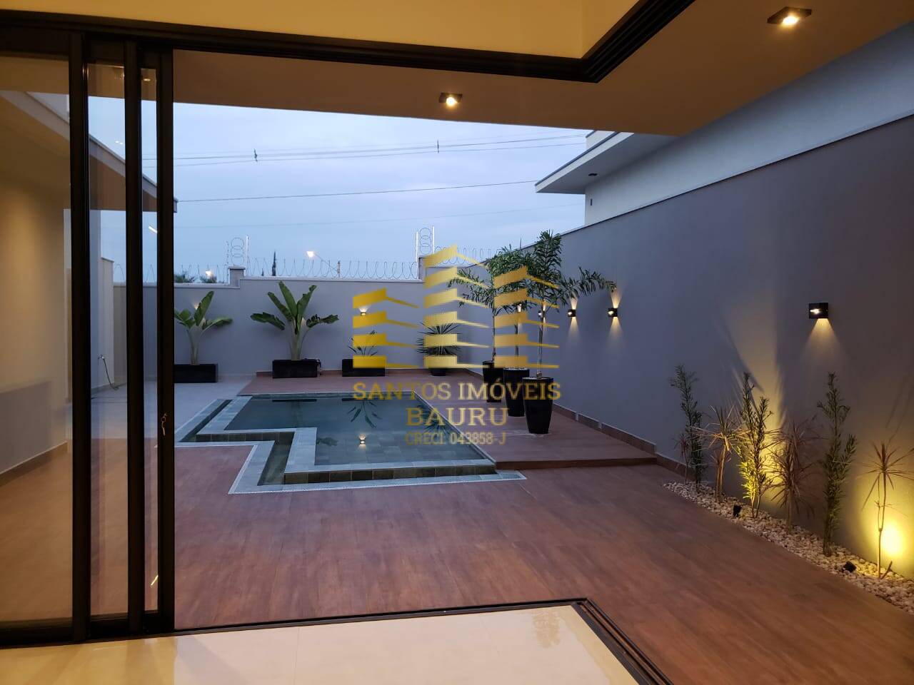 Casa de Condomínio à venda com 3 quartos, 253m² - Foto 4