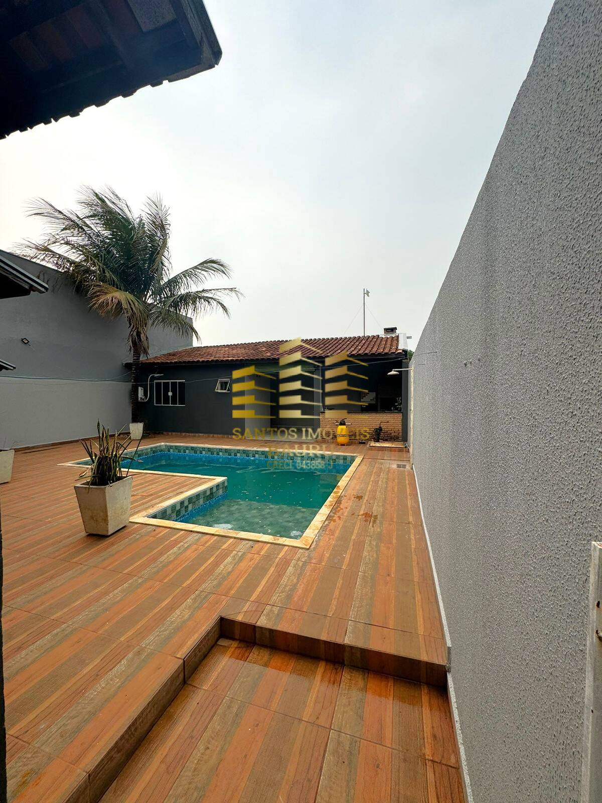 Casa à venda com 4 quartos, 275m² - Foto 1