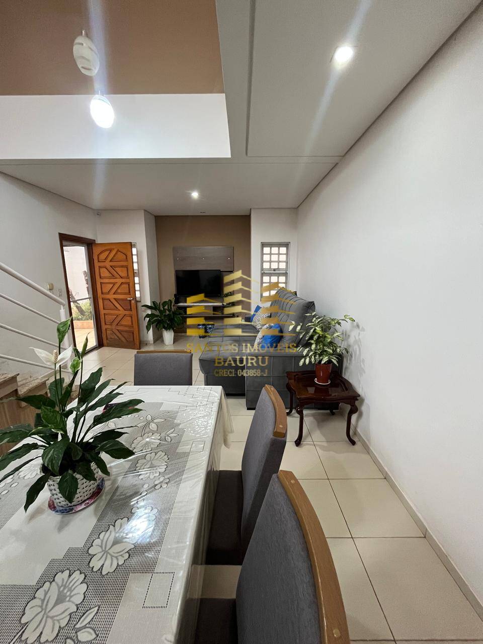 Casa à venda com 3 quartos, 213m² - Foto 2